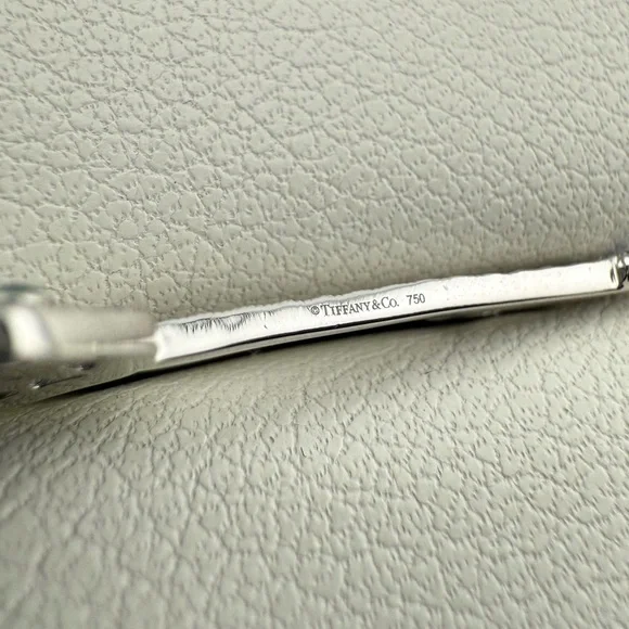 RARE Tiffany & Co. 18k Diamond Key with Enamel e in White Gold - Picture 5 of 12